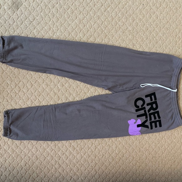 freecity Pants - Freecity sweatpants